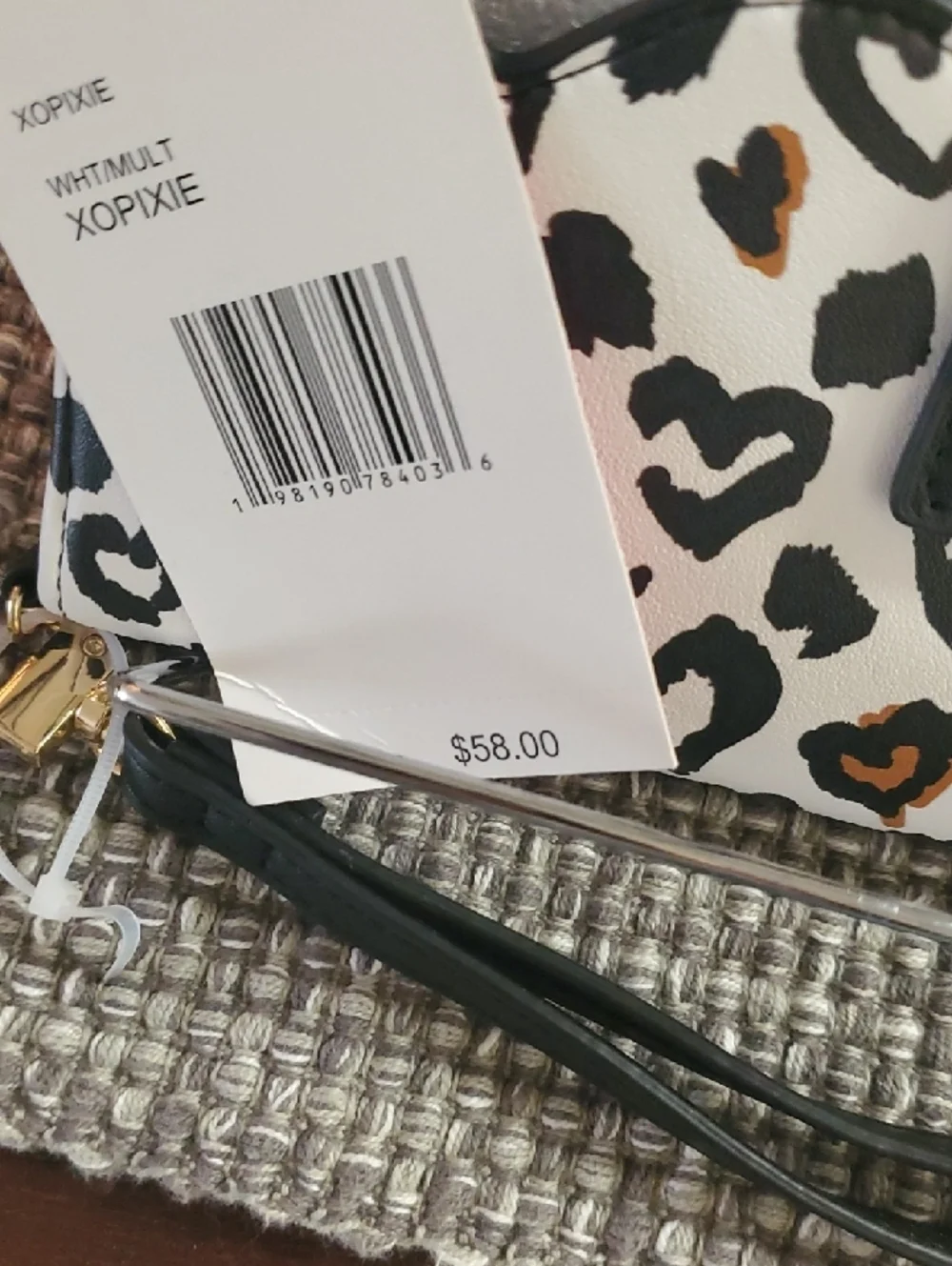 Betsey Johnson White Heart Leopard Print Wristlet/Wallet with Black Trim - Picture 12 of 12